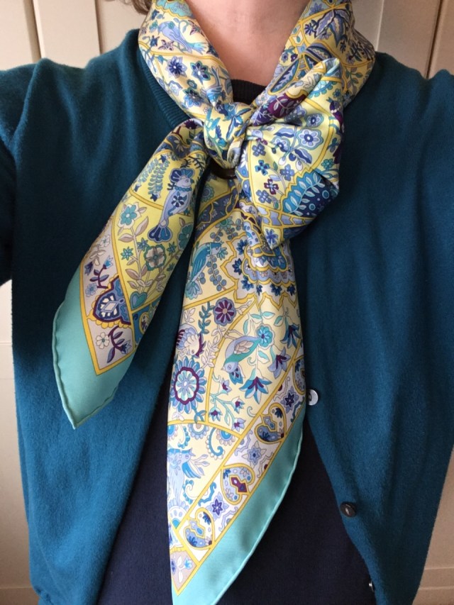 Au Pays des Oiseaux Fleurs - Hermès - in a half-bow knot