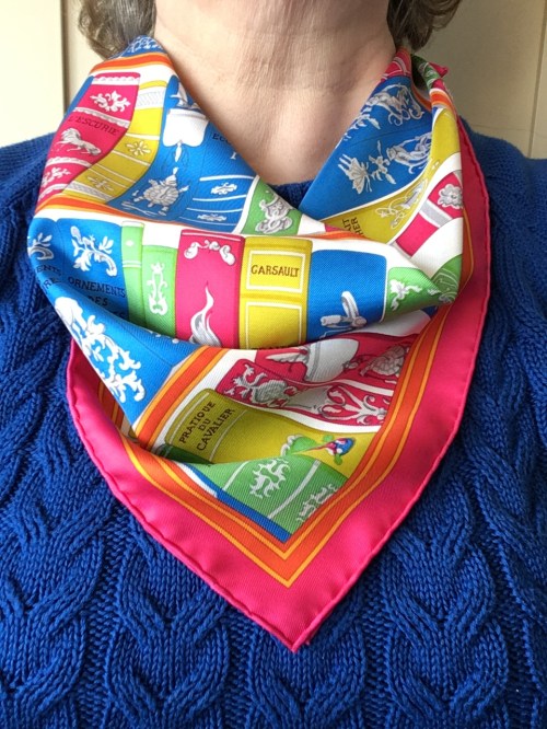 Bibliothéque tied using the “contraption”